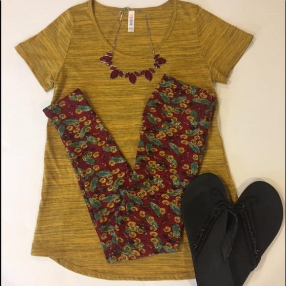 LuLaRoe Tops - LuLaRoe Small Classic T w/OS Leggings